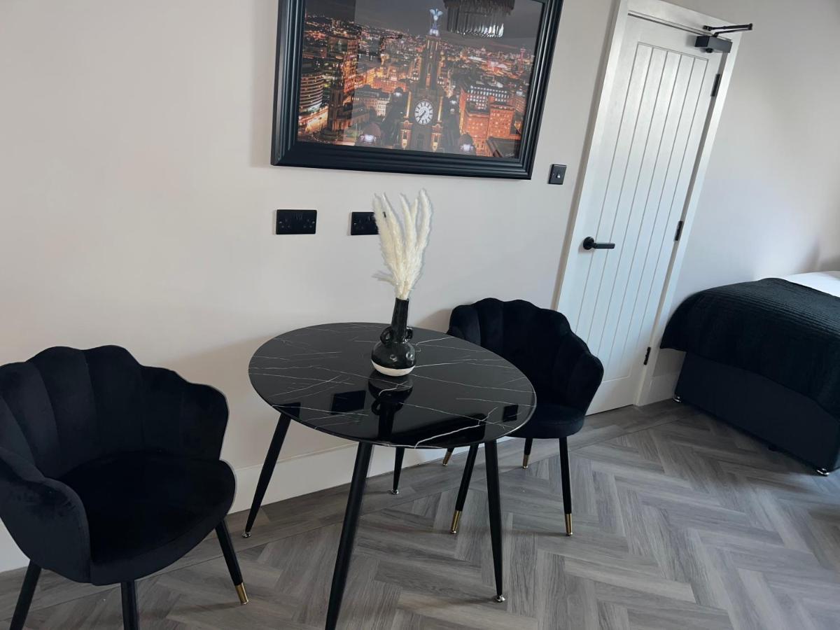 ホテル 128 Anfield Road リヴァプール 部屋 写真